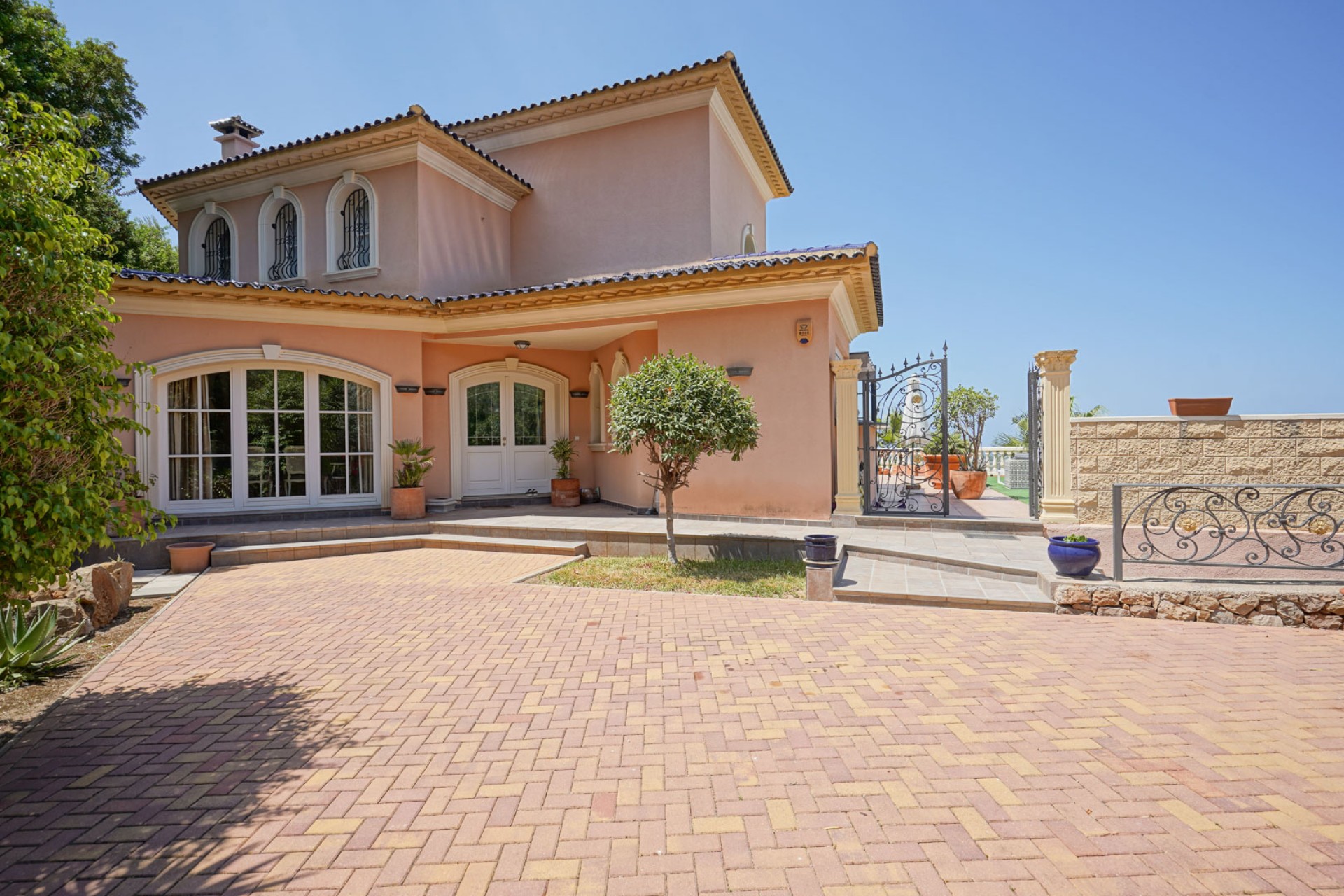 Resale - Villa -
Pedreguer - La Sella