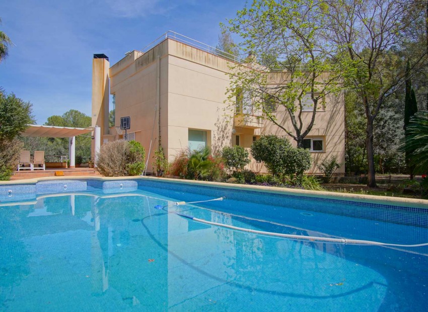 Resale - Villa -
Pedreguer - La Sella