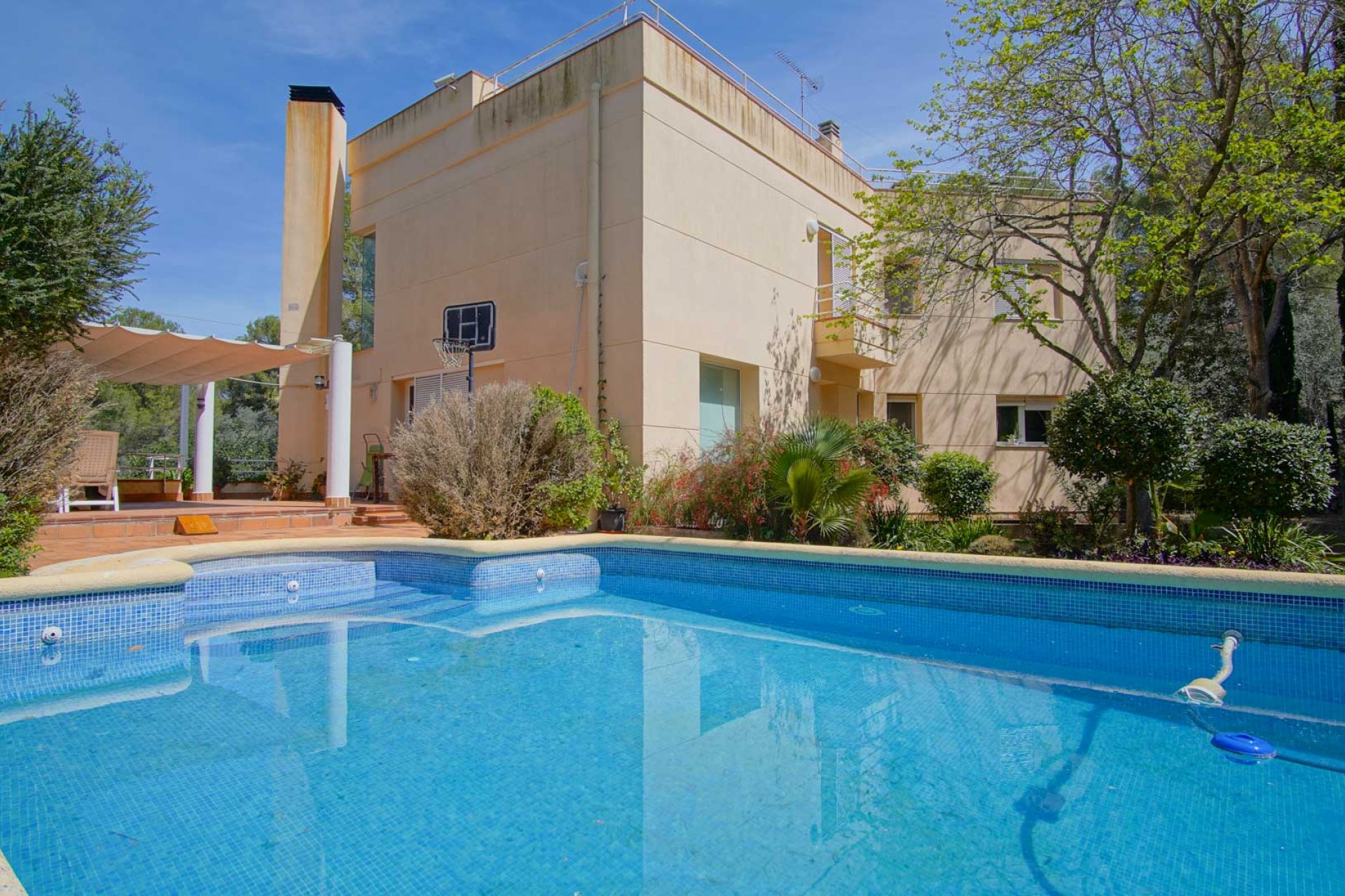 Resale - Villa -
Pedreguer - La Sella