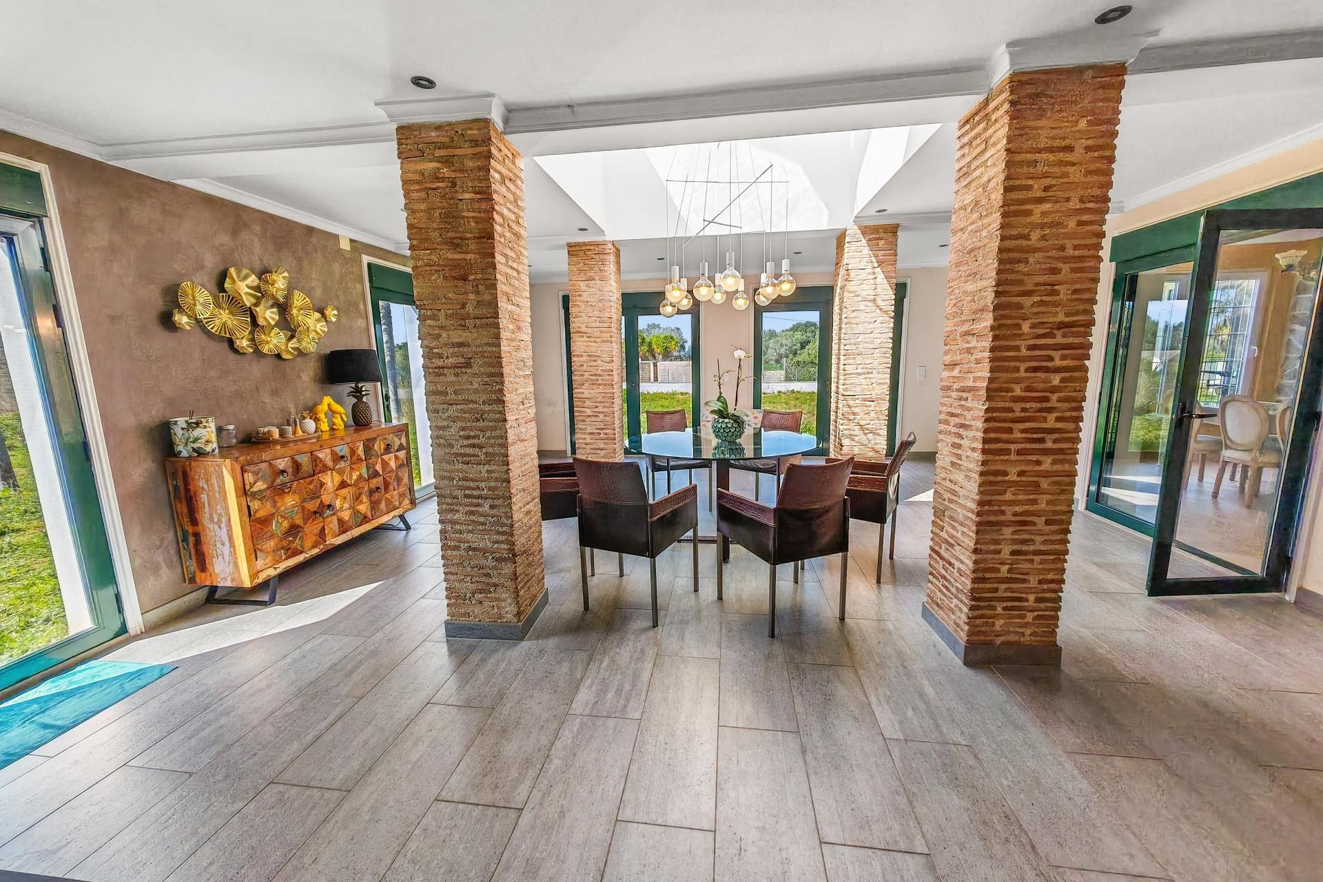 Resale - Villa -
Pedreguer