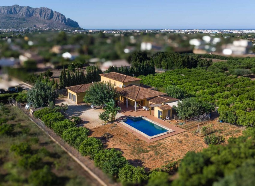 Resale - Villa -
Pedreguer