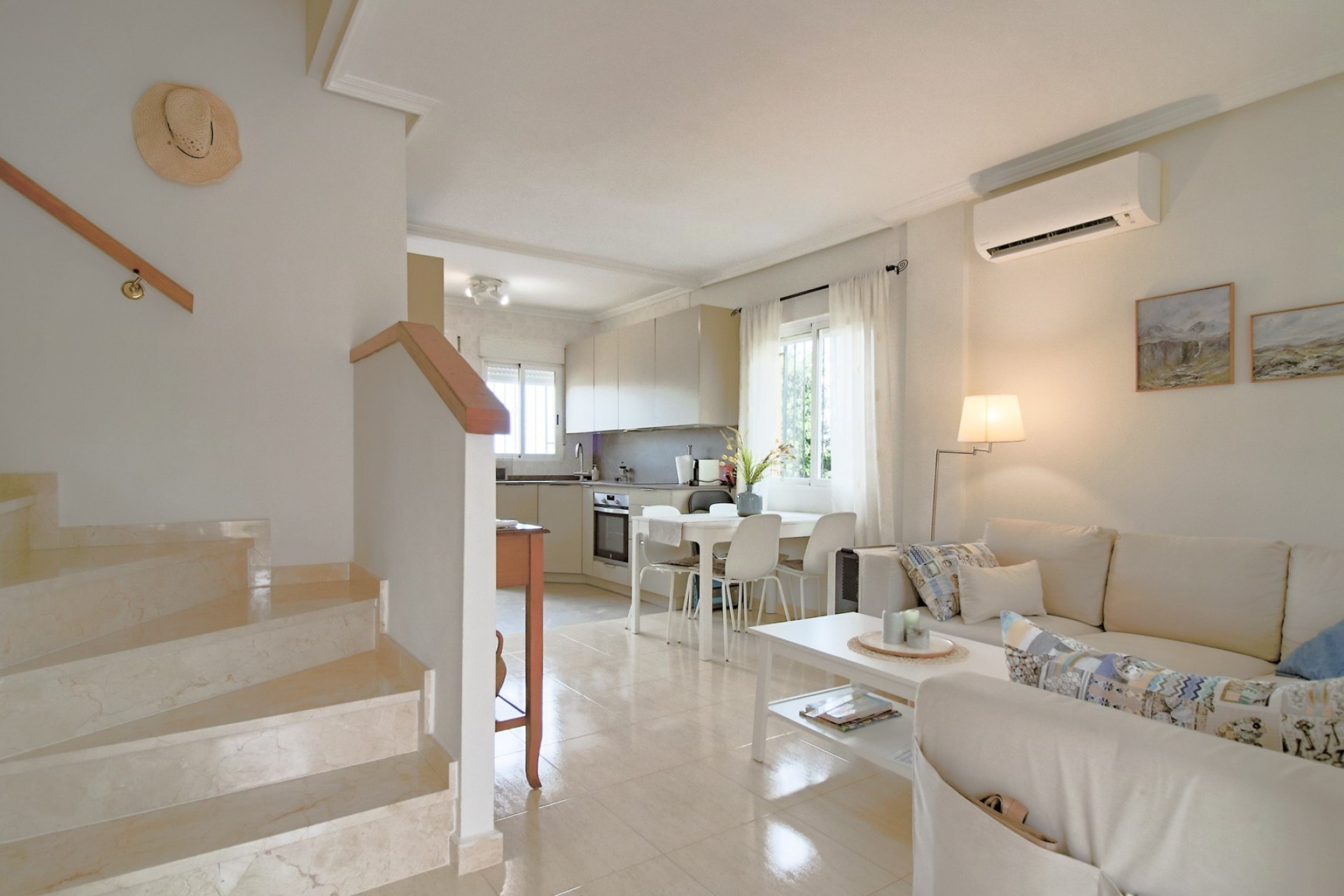 Resale - Villa -
Polop