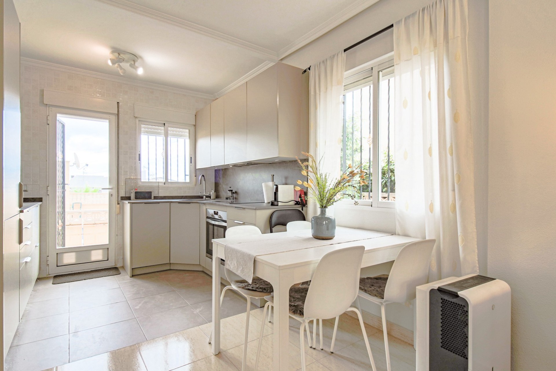 Resale - Villa -
Polop