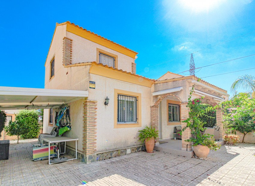 Resale - Villa -
Polop