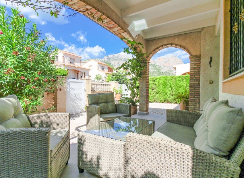 Resale - Villa -
Polop