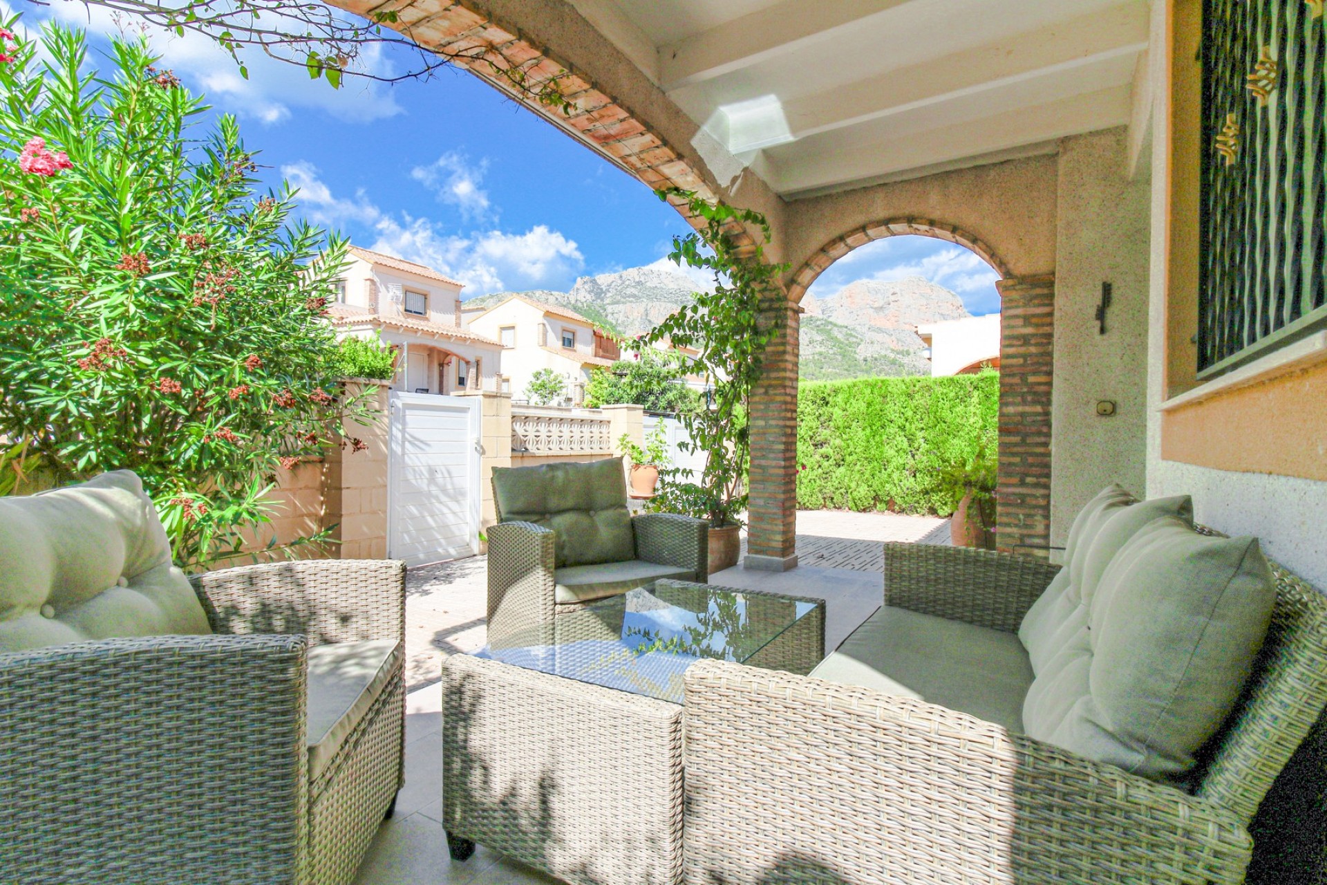 Resale - Villa -
Polop