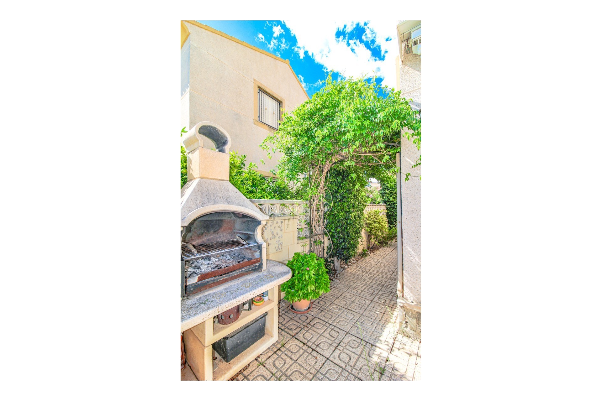 Resale - Villa -
Polop