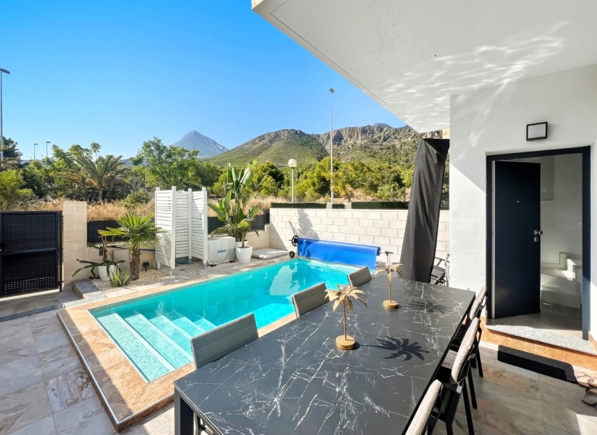 Resale - Villa -
Polop