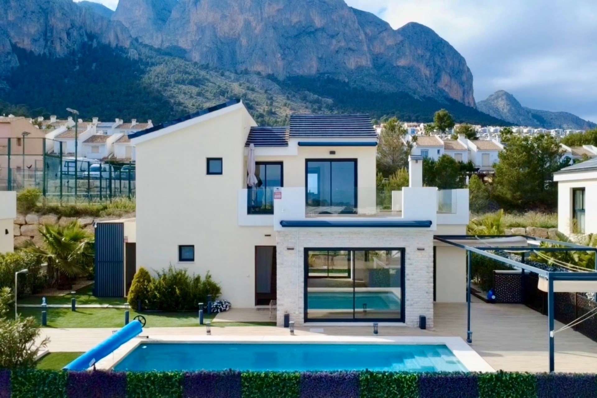 Resale - Villa -
Polop