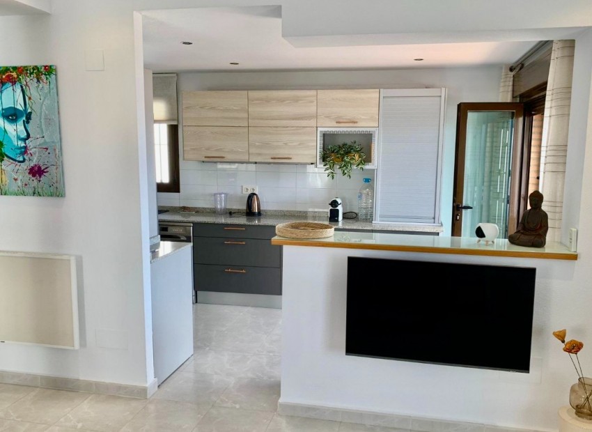 Resale - Villa -
Rojales