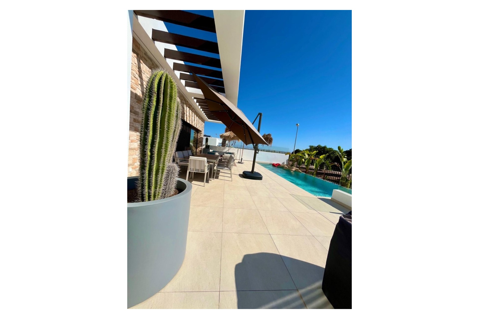 Resale - Villa -
Rojales