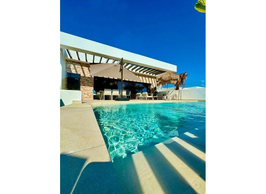 Resale - Villa -
Rojales