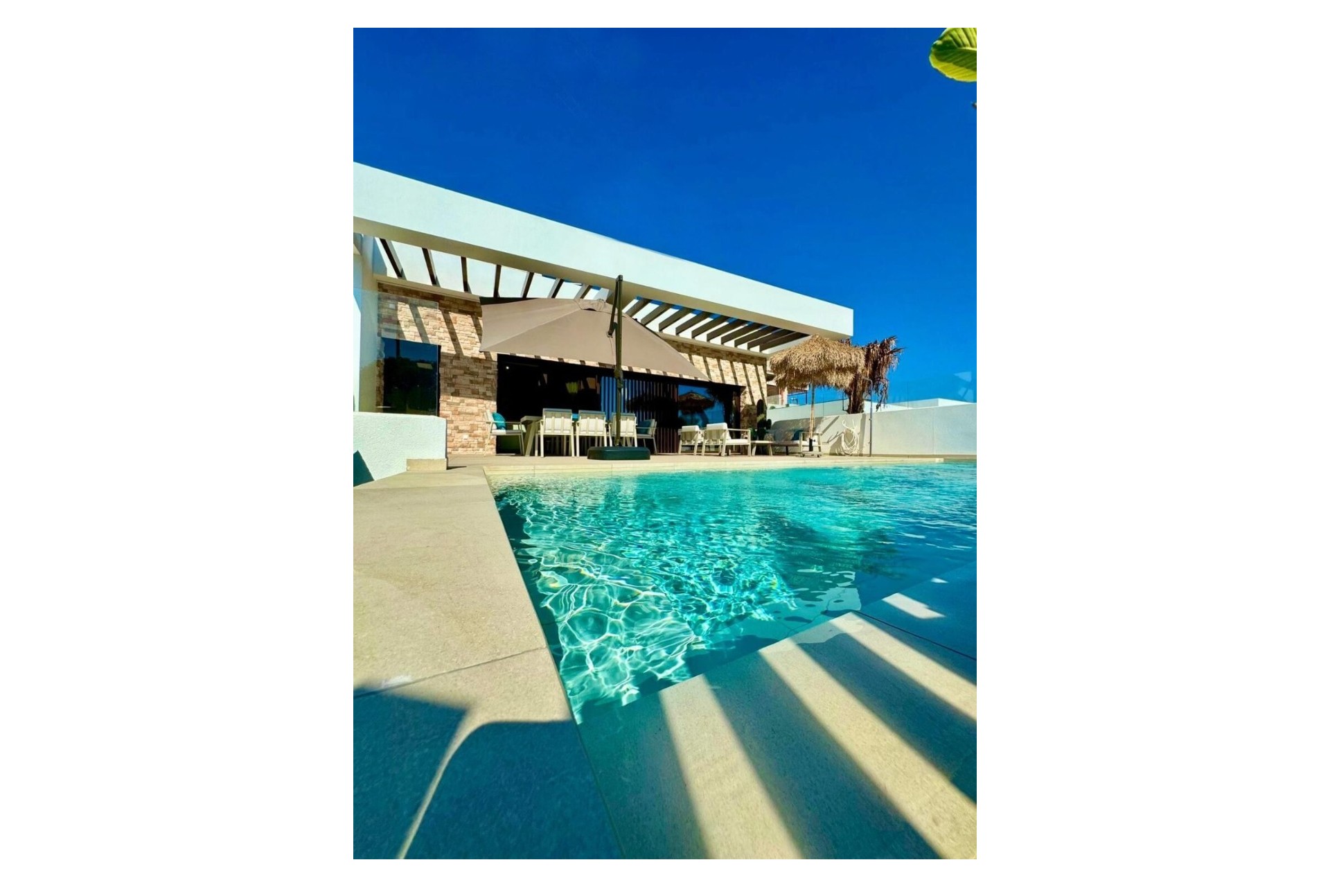 Resale - Villa -
Rojales