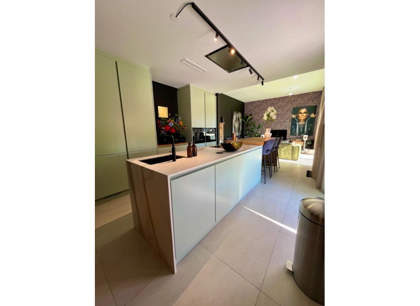 Resale - Villa -
Rojales