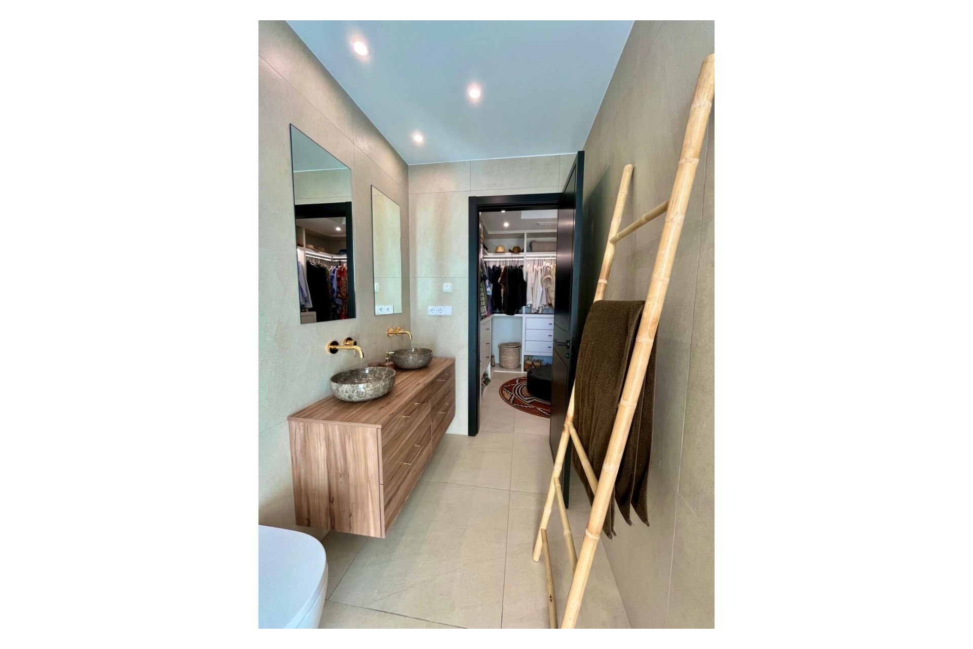 Resale - Villa -
Rojales