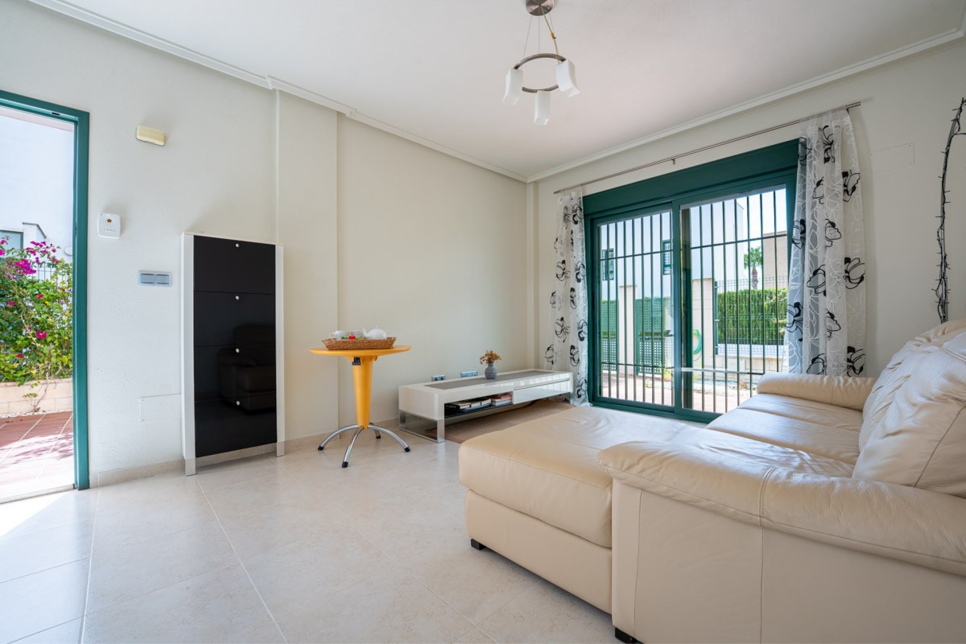 Resale - Villa -
Rojales