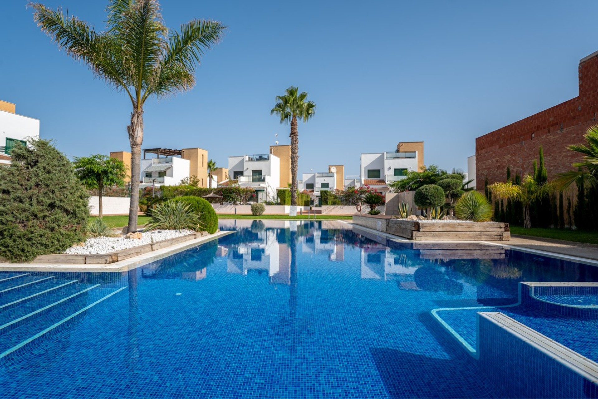 Resale - Villa -
Rojales