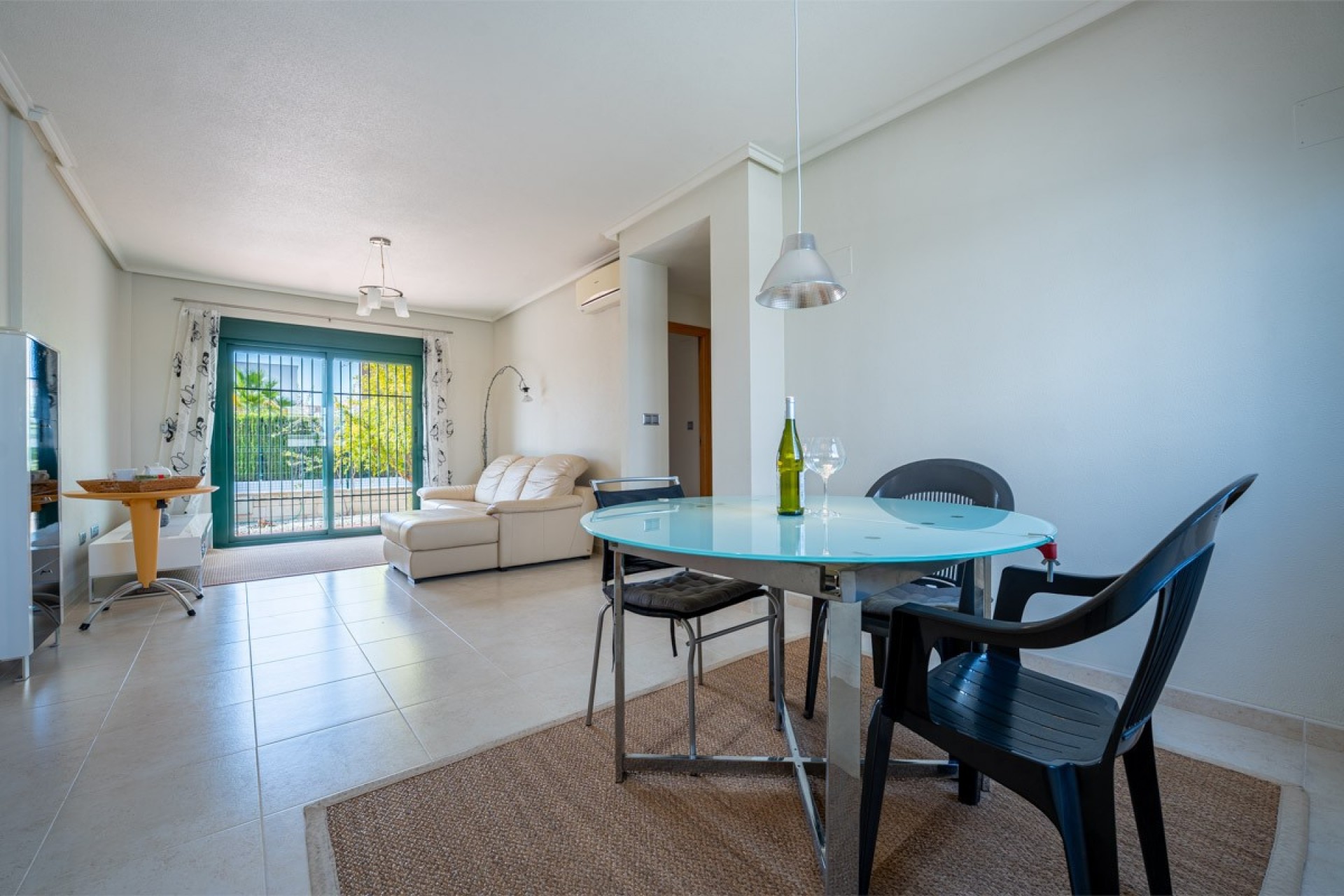 Resale - Villa -
Rojales