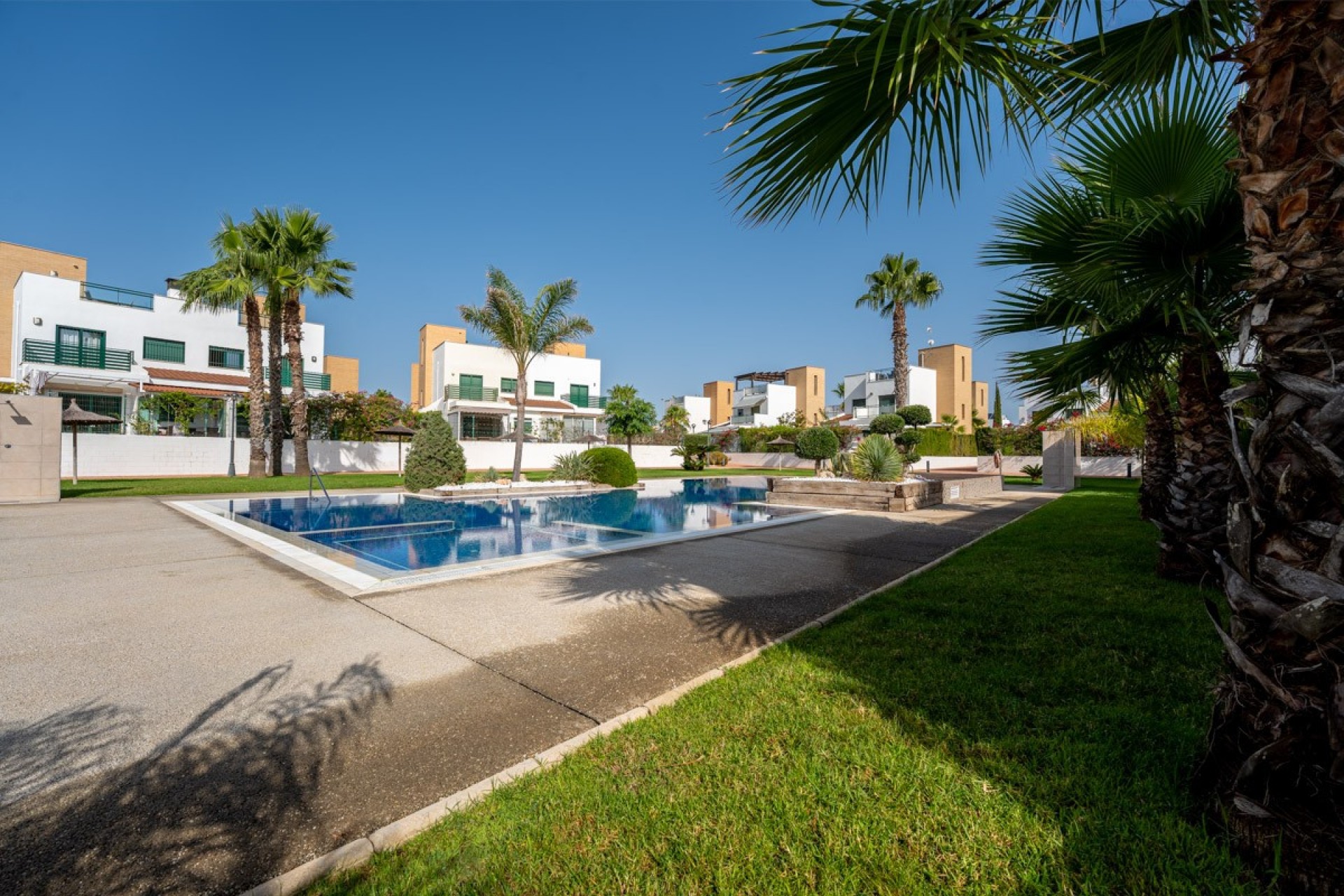 Resale - Villa -
Rojales