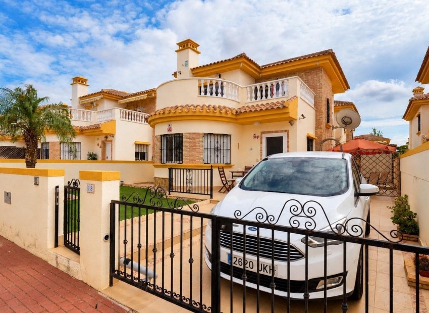 Resale - Villa -
Roldán