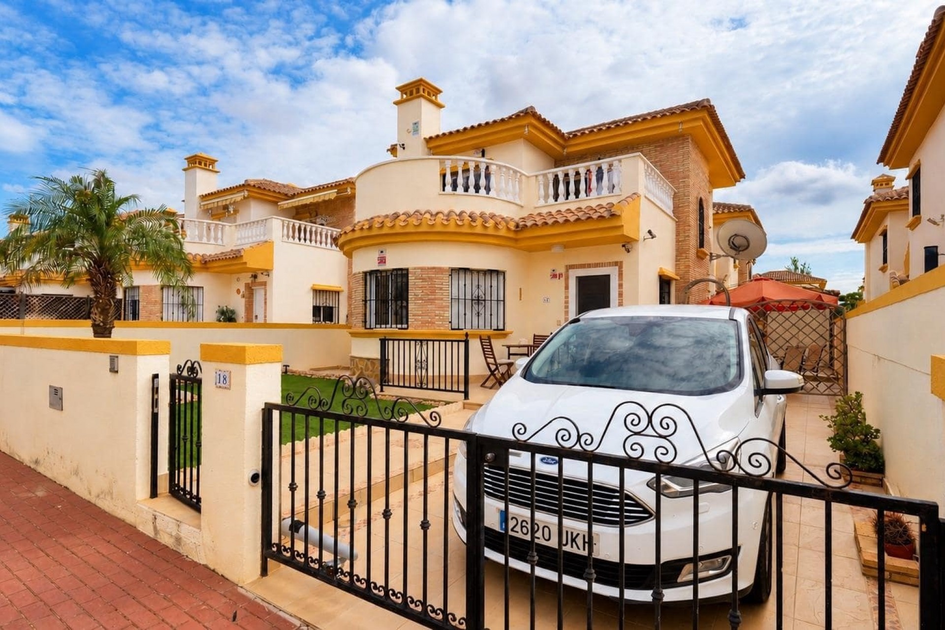 Resale - Villa -
Roldán