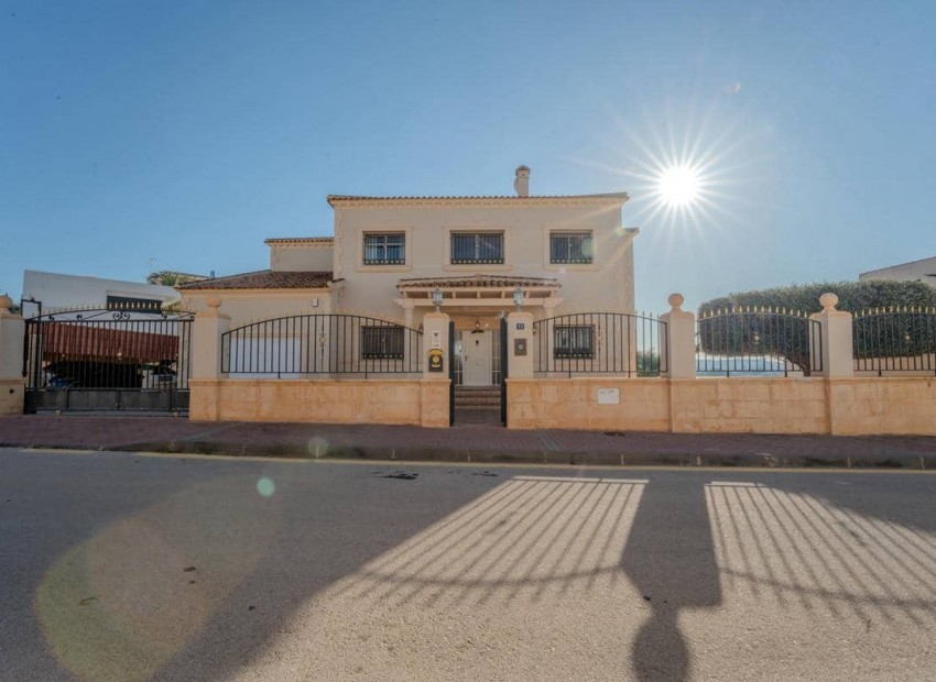 Resale - Villa -
San Fulgencio