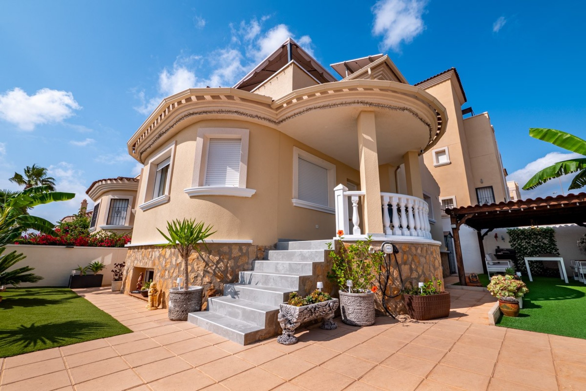 Resale - Villa -
San Miguel de Salinas