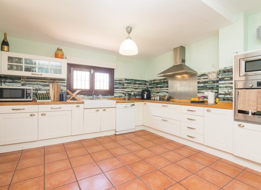 Resale - Villa -
Santa Pola