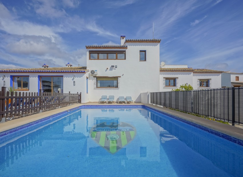 Resale - Villa -
Teulada - La Fustera