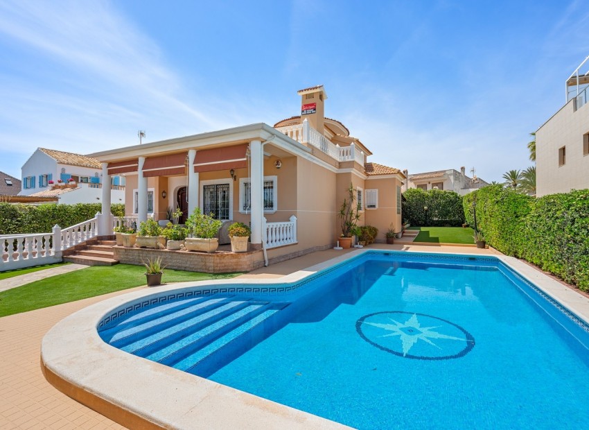 Resale - Villa -
Torrevieja - La Mata