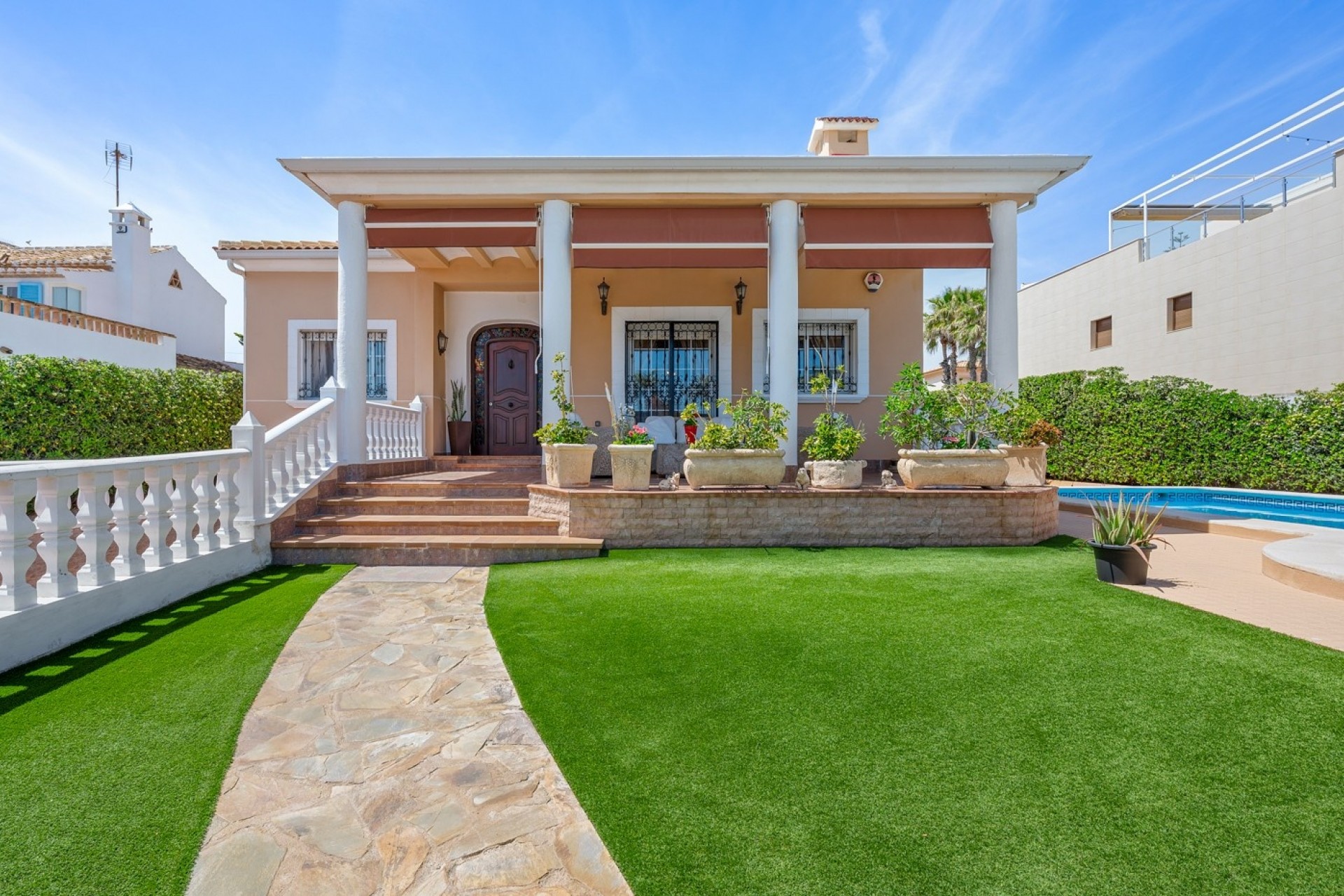 Resale - Villa -
Torrevieja - La Mata