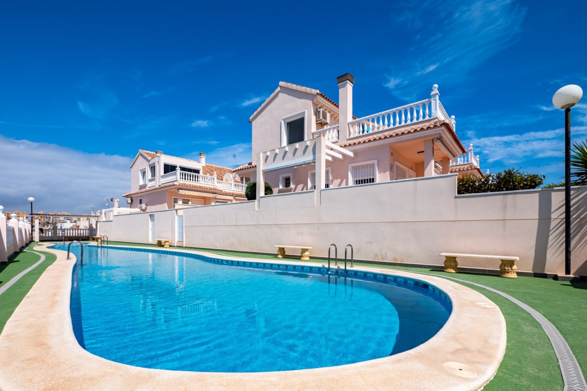 Resale - Villa -
Torrevieja - Torrelamata - La Mata