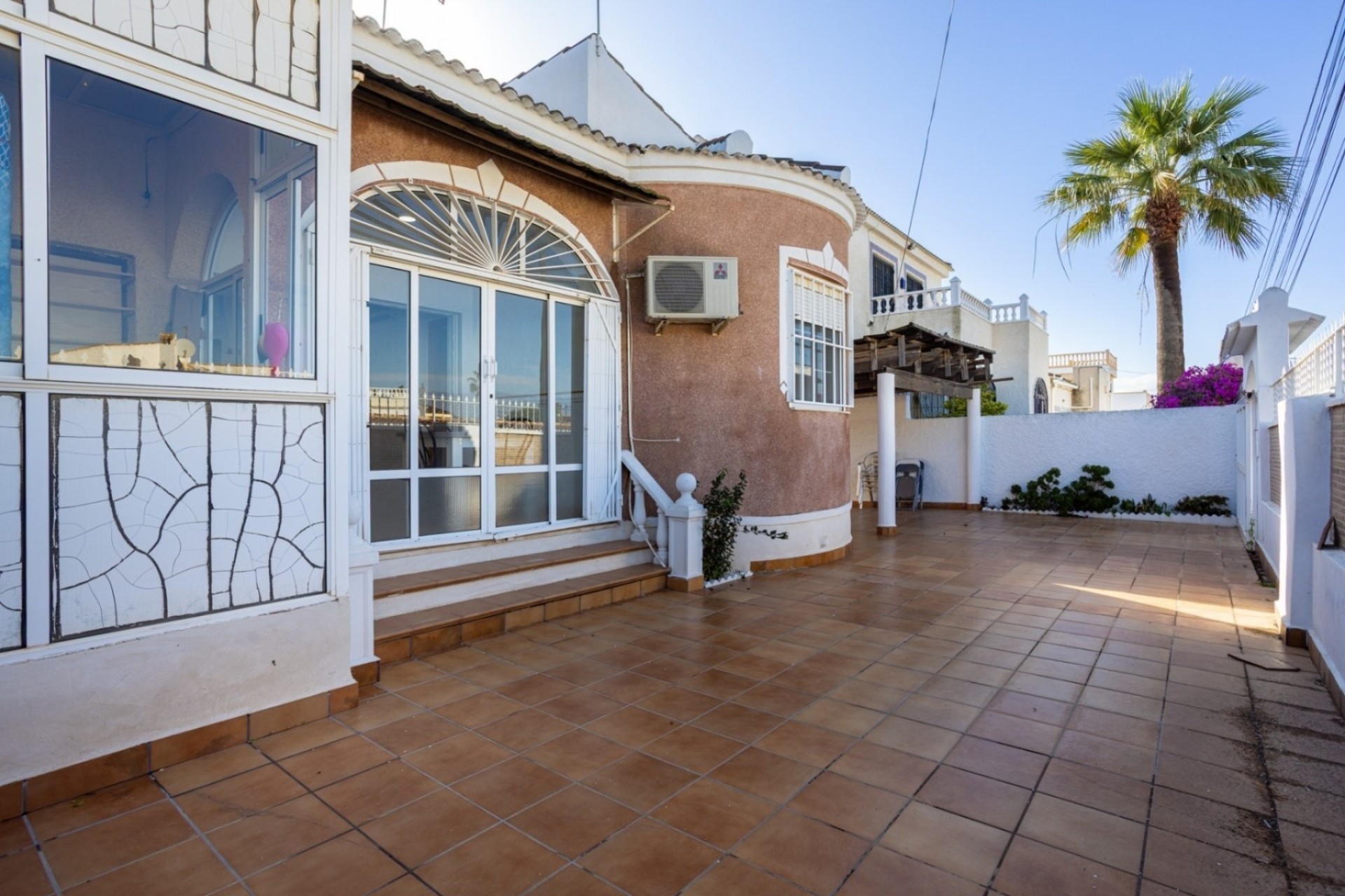 Resale - Villa -
Torrevieja