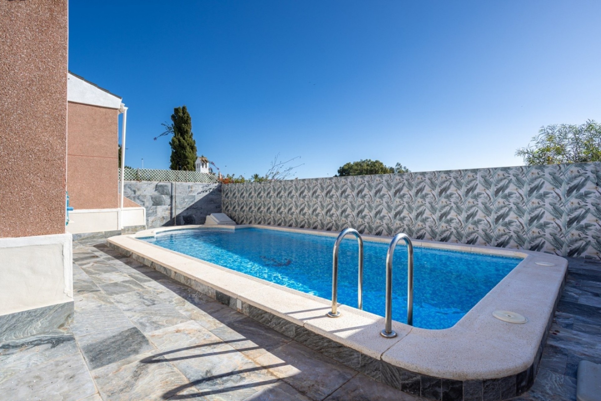 Resale - Villa -
Torrevieja
