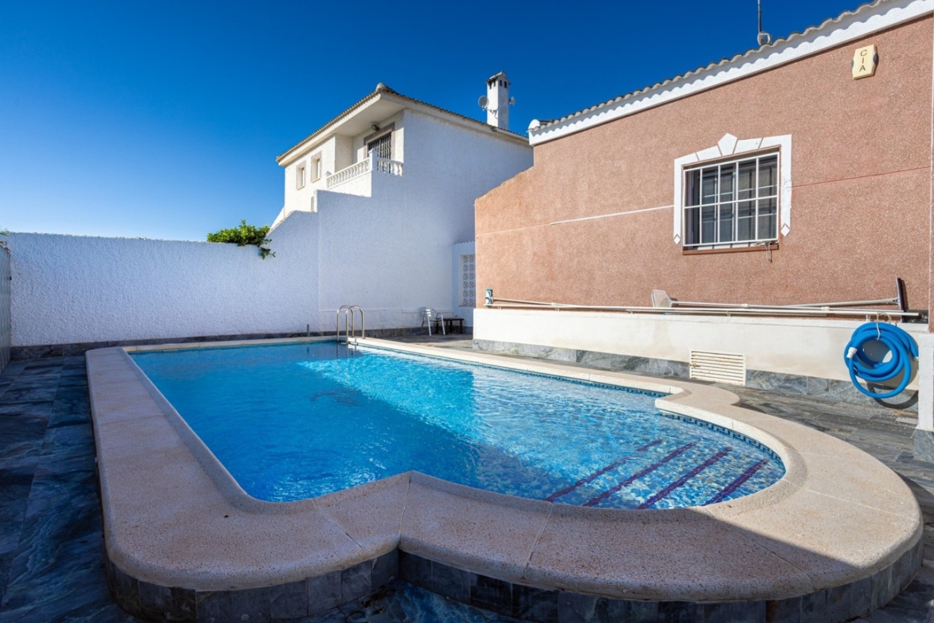 Resale - Villa -
Torrevieja