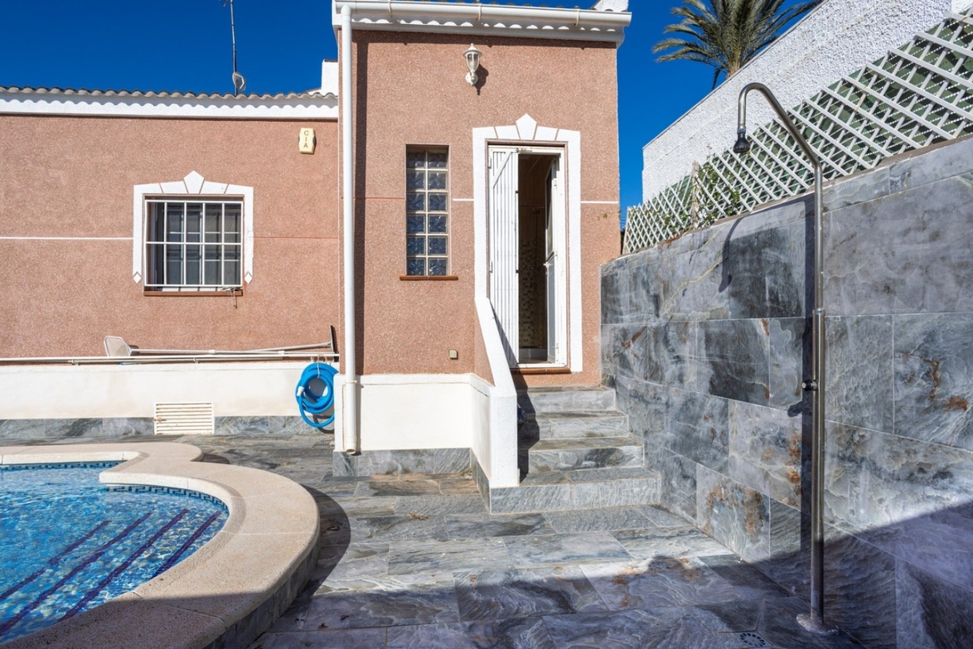 Resale - Villa -
Torrevieja