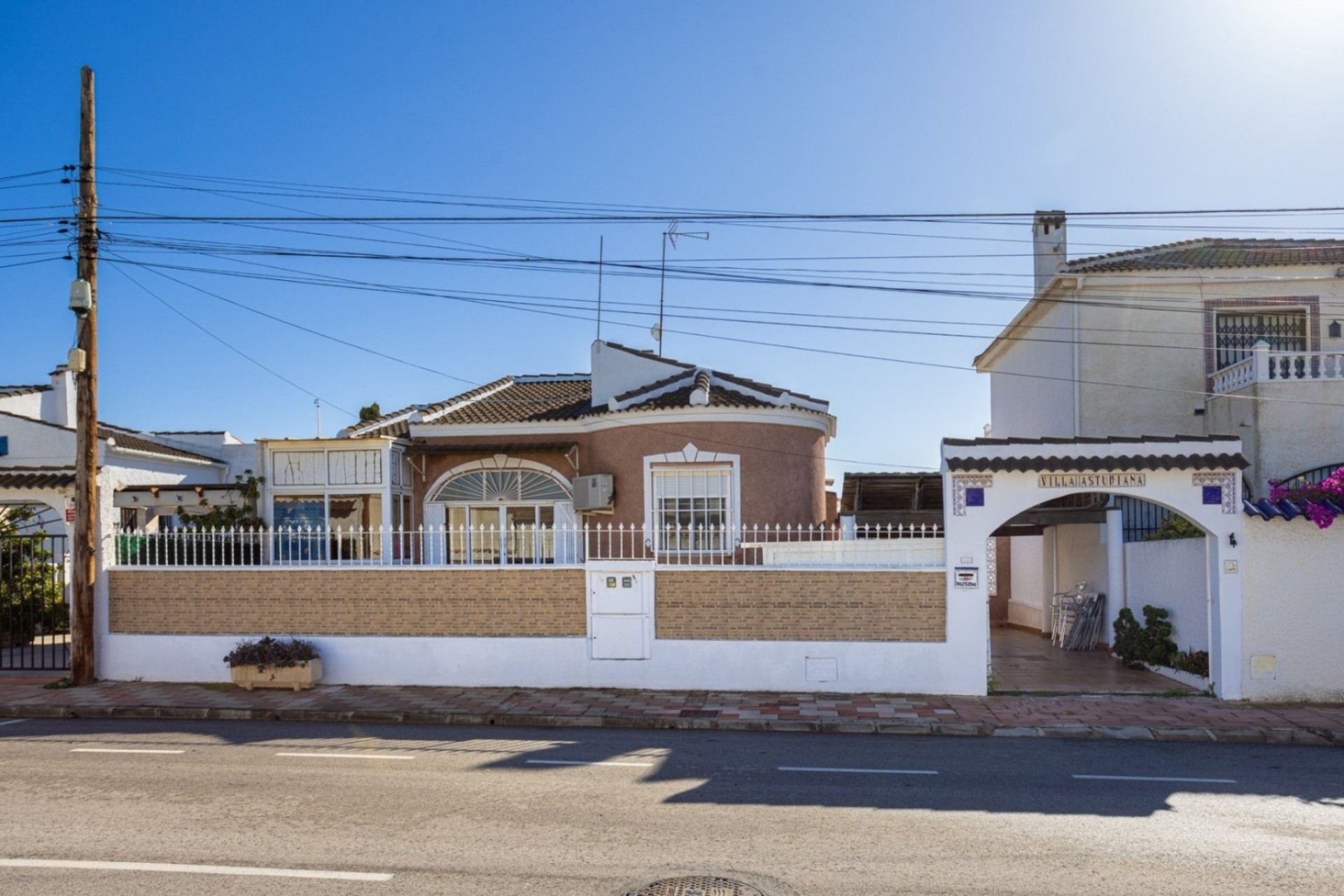 Resale - Villa -
Torrevieja