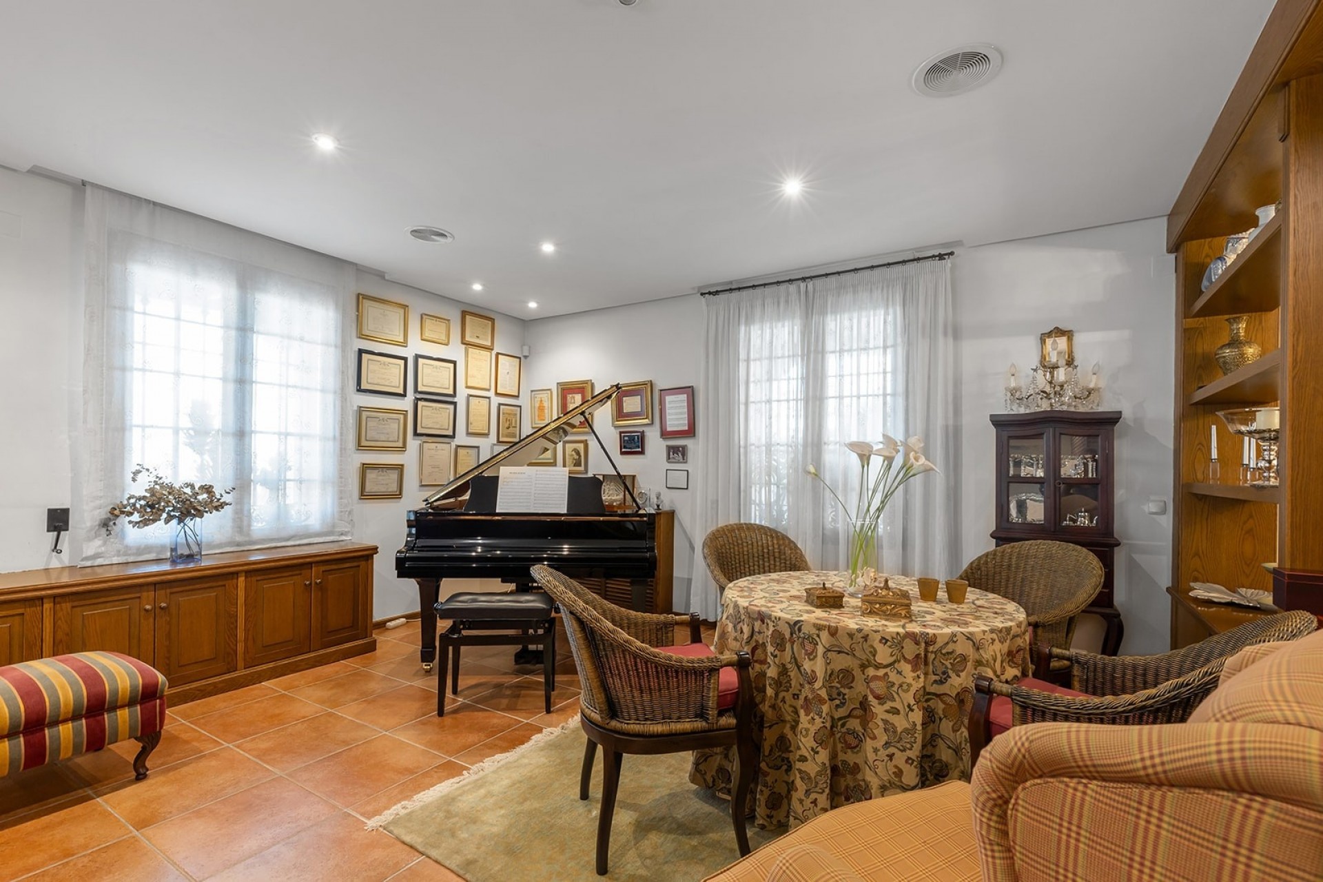 Resale - Villa -
Torrevieja