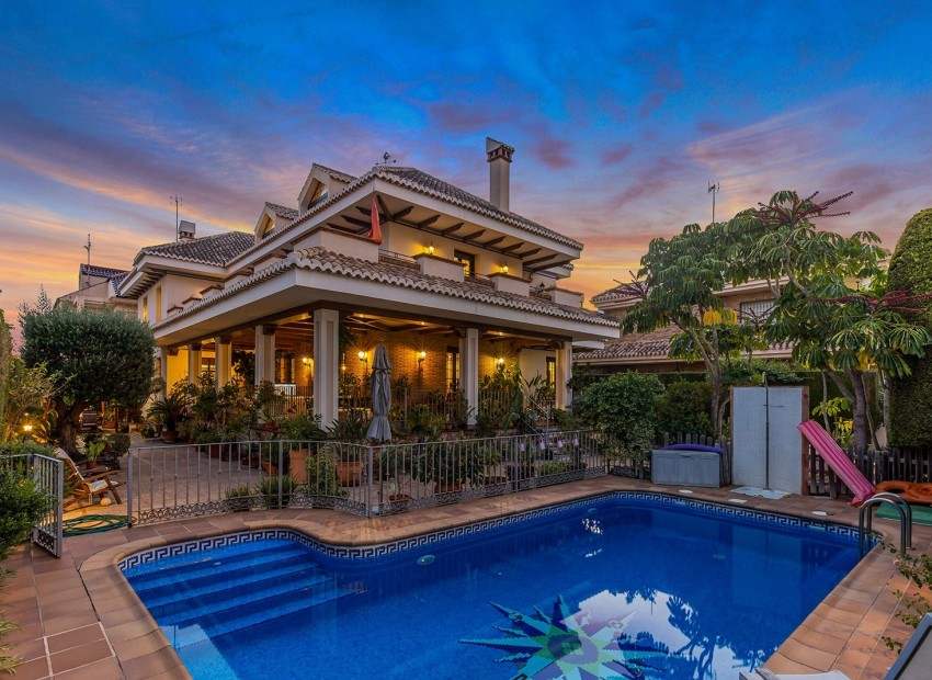 Resale - Villa -
Torrevieja