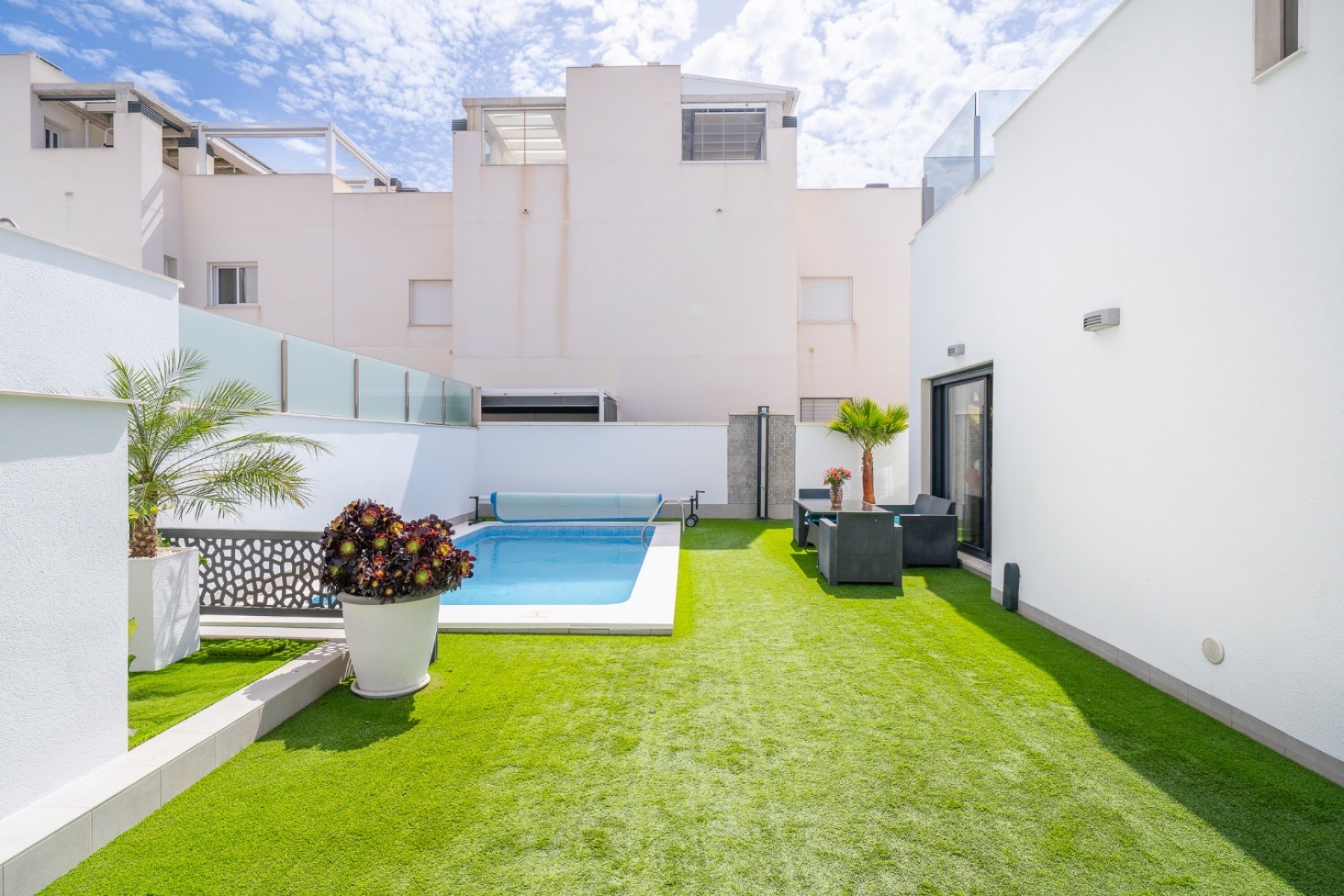 Resale - Villa -
Torrevieja