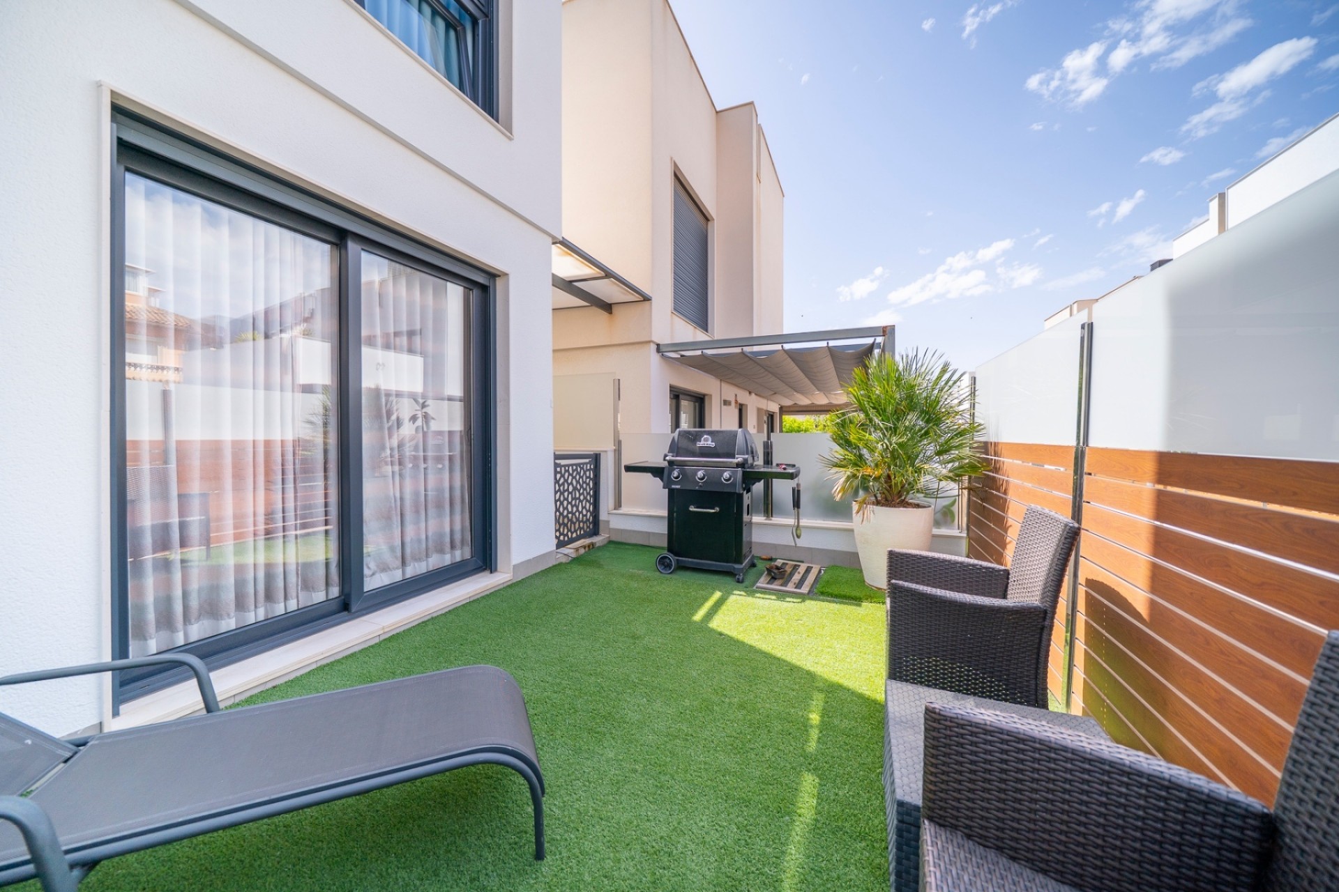 Resale - Villa -
Torrevieja