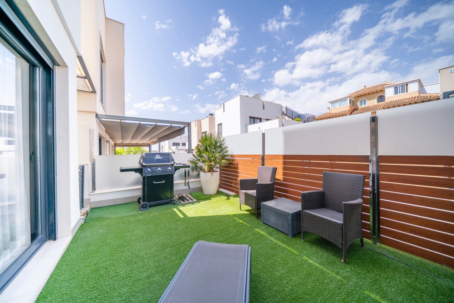 Resale - Villa -
Torrevieja