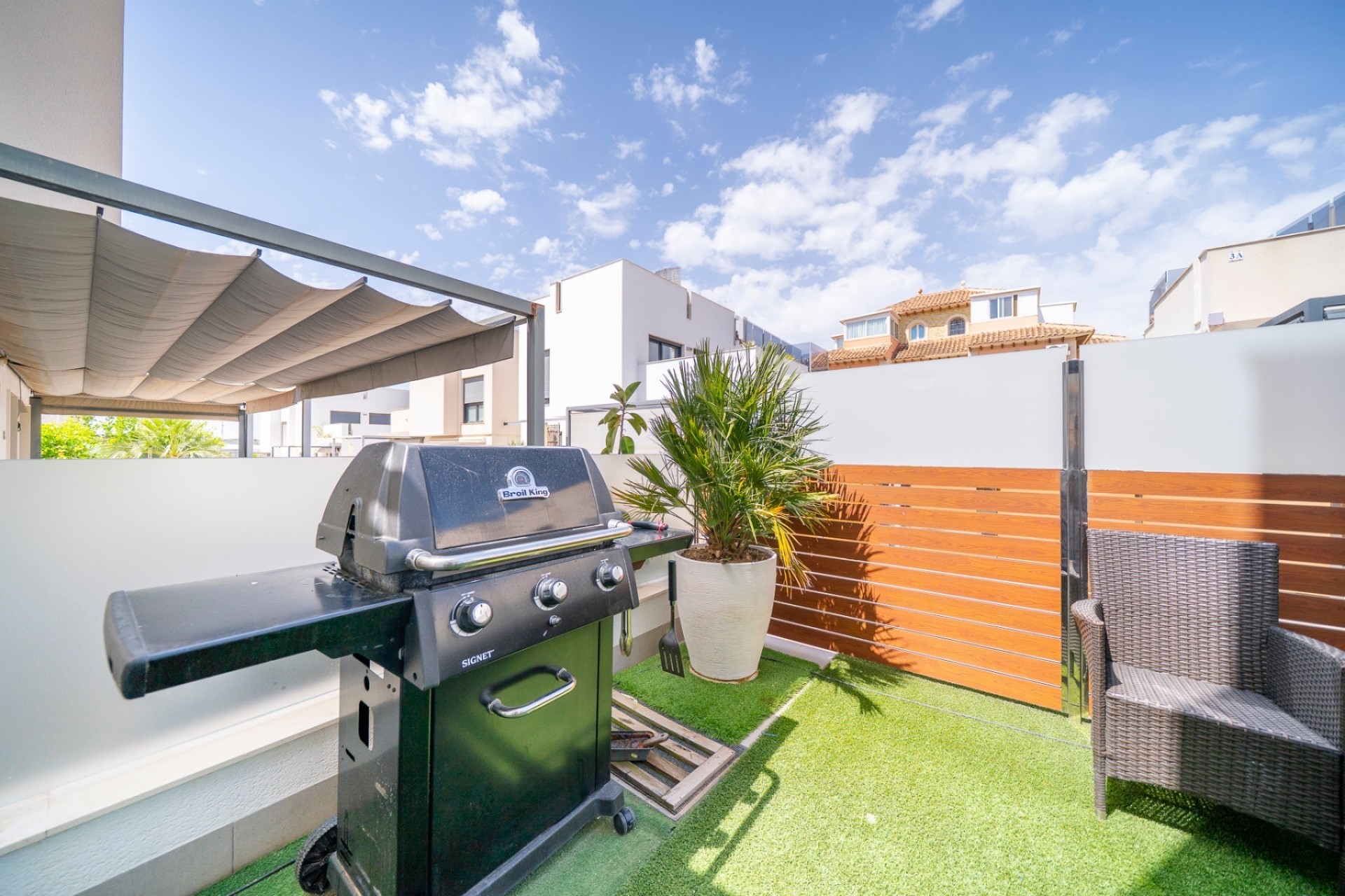 Resale - Villa -
Torrevieja