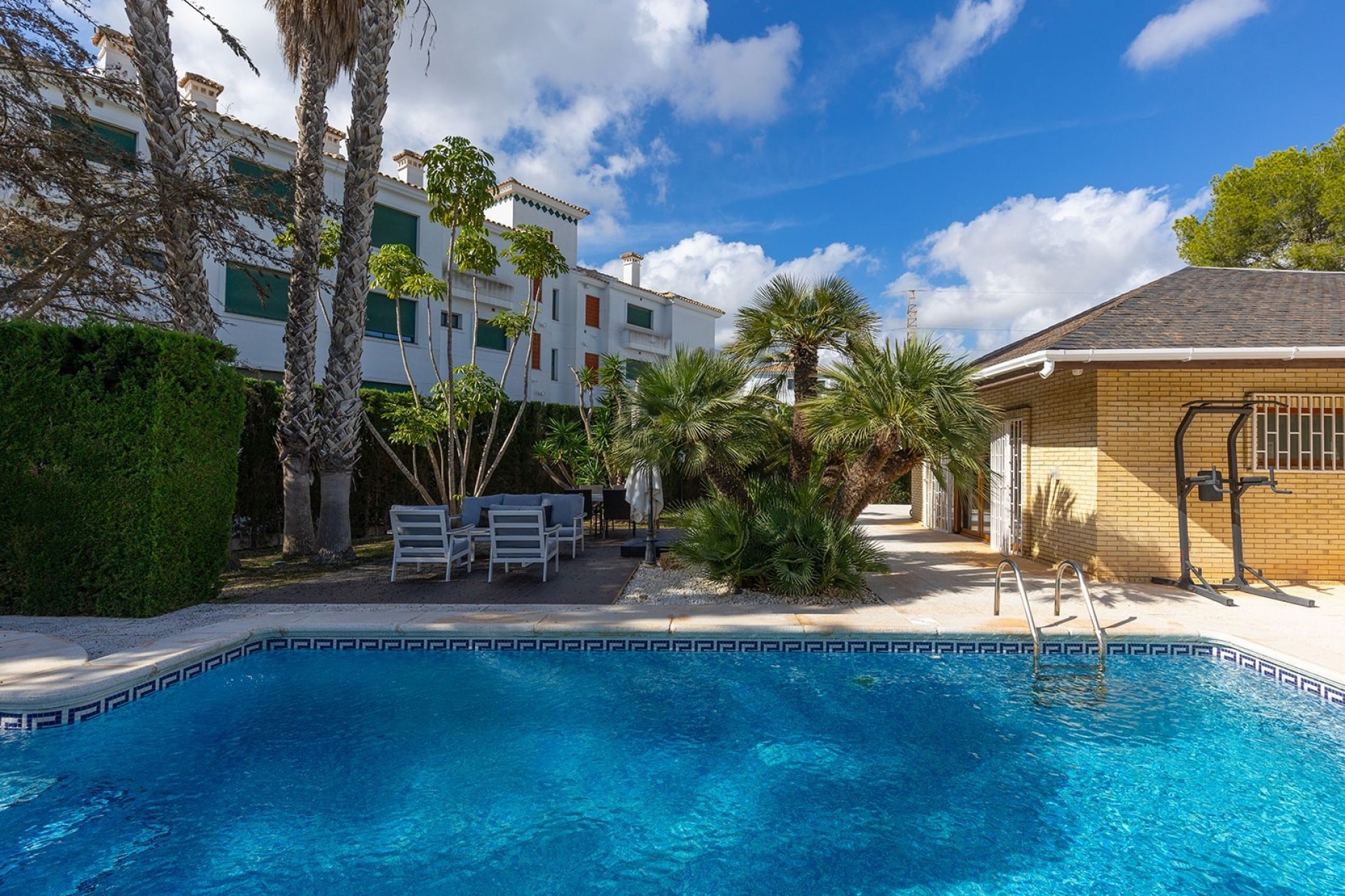 Resale - Villa -
Villamartin