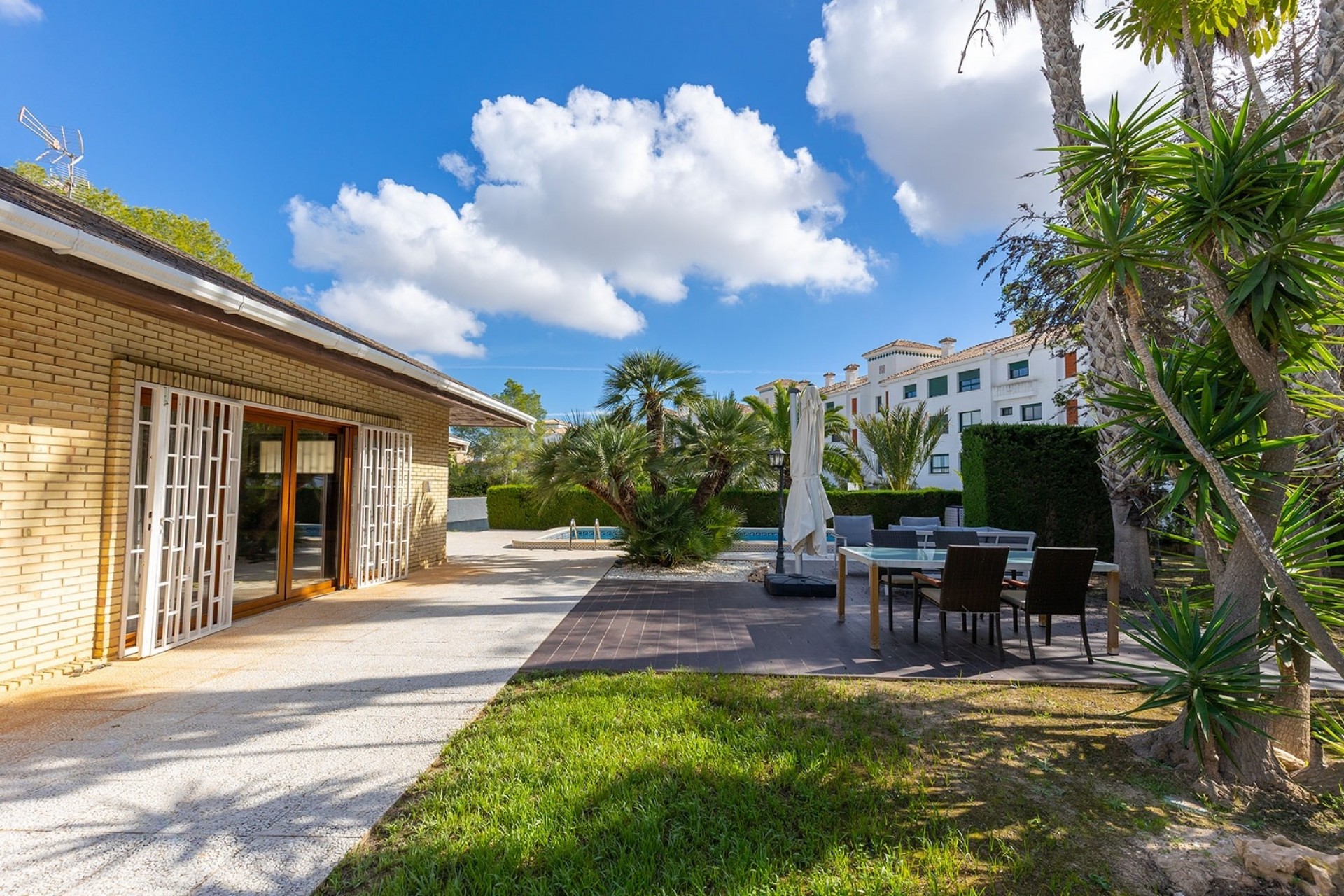 Resale - Villa -
Villamartin