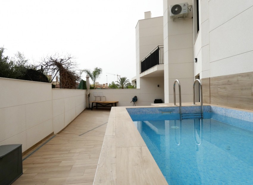 Reventa - Adosado -
San Juan de Alicante