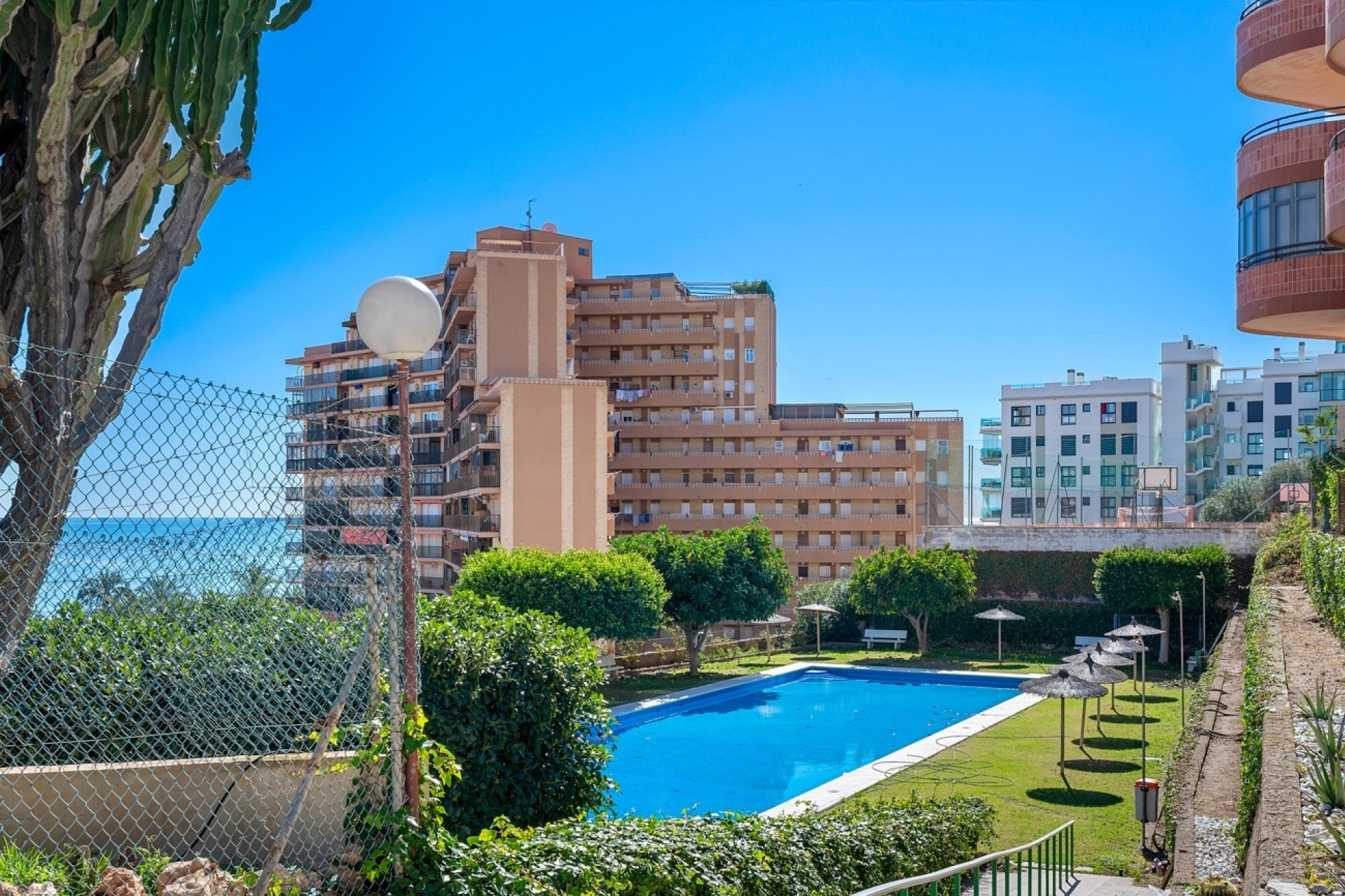 Reventa - Apartamento -
Arenales del Sol - Segunda linea playa