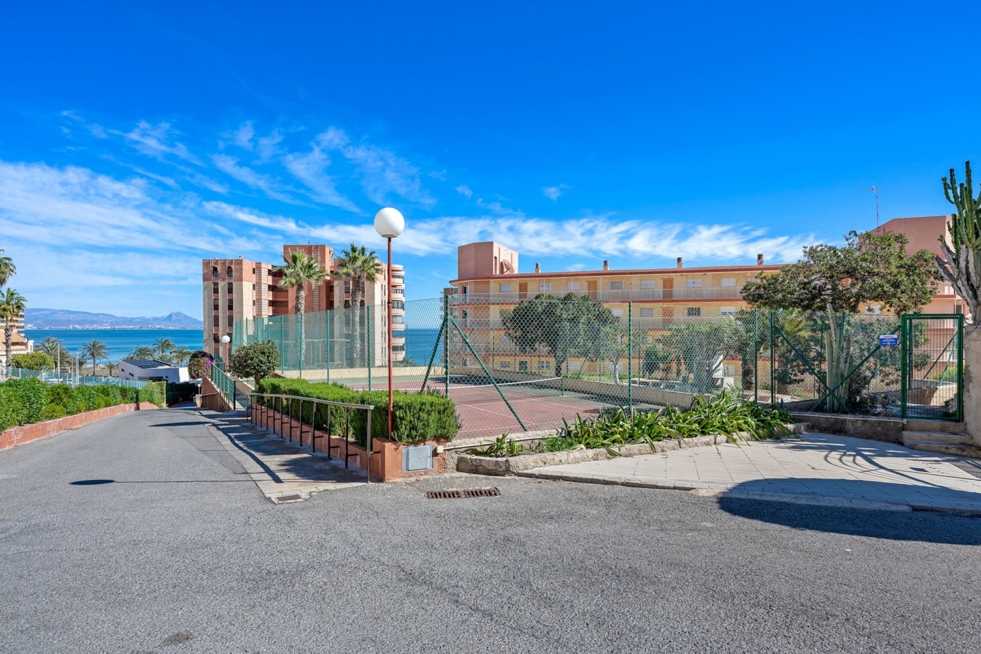 Reventa - Apartamento -
Arenales del Sol - Segunda linea playa