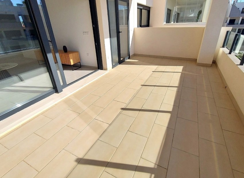 Reventa - Apartamento -
ORIHUELA COSTA - VILLAMARTÍN