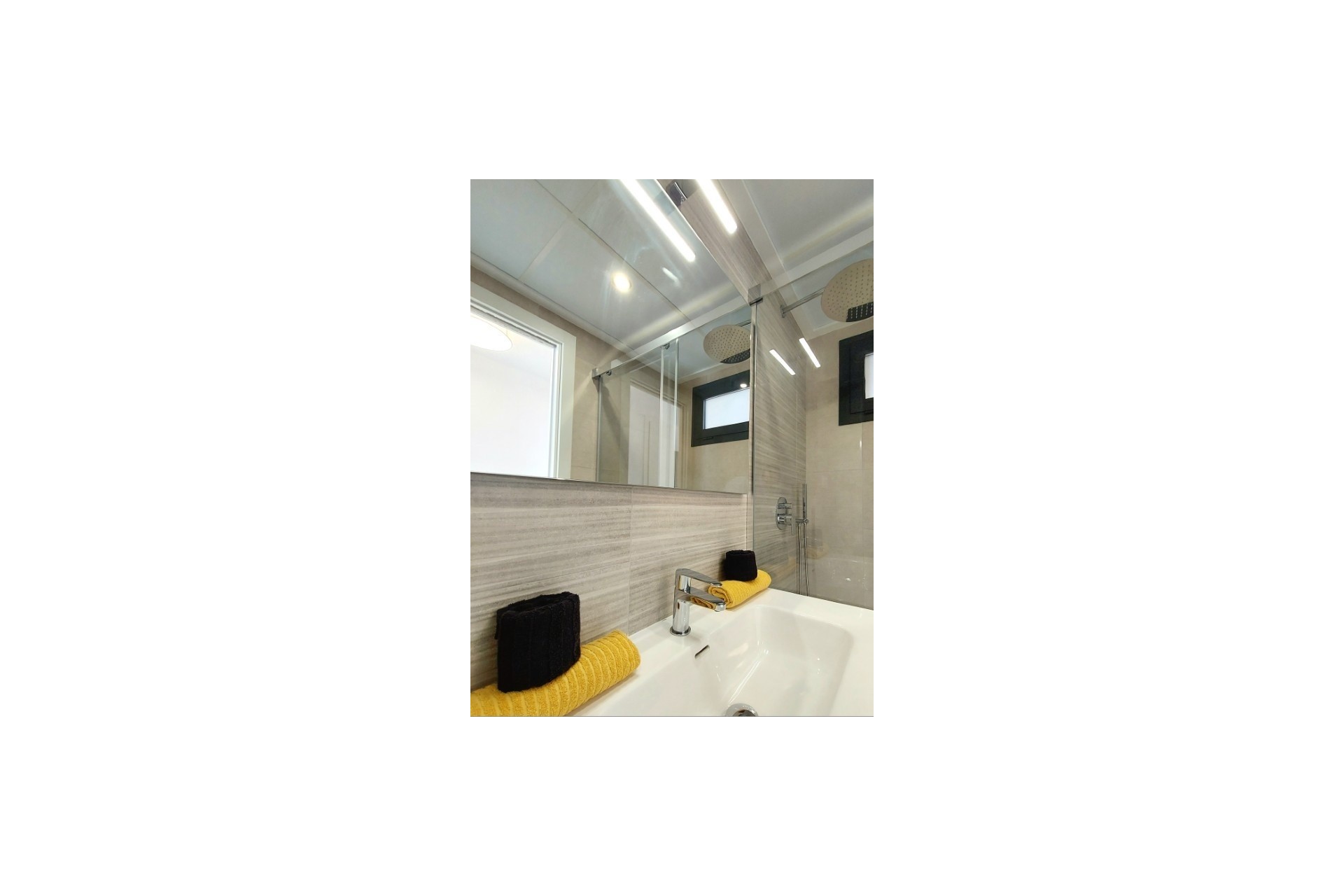 Reventa - Apartamento -
ORIHUELA COSTA - VILLAMARTÍN